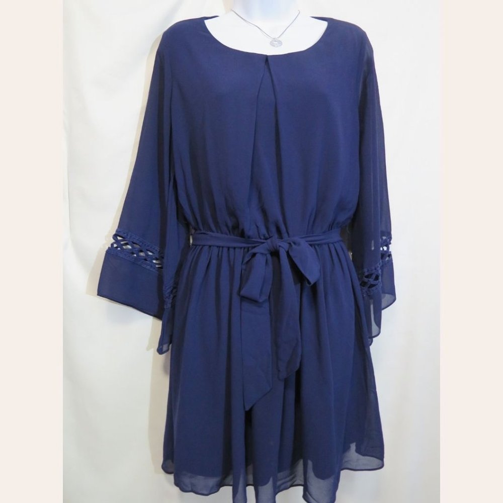 iZ Byer Bell Sleeved Dress